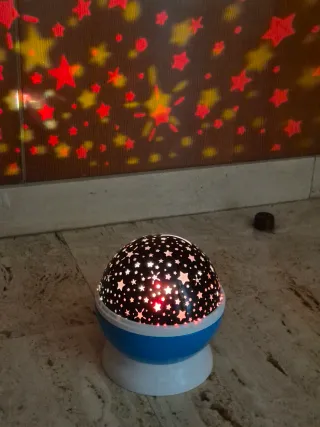 Iluminación infantil estrellas giratorias