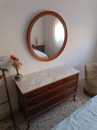 Cómoda, espejo y galán de noche