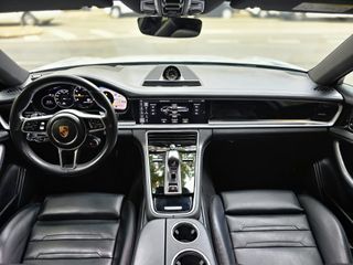 Porsche Panamera 2021