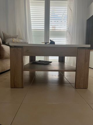 Mesa de centro blanca y madera