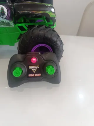Coche teledirigido Grave Digger Monster Jam