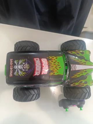 Coche teledirigido Grave Digger Monster Jam