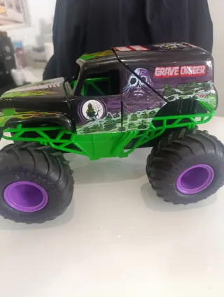 Coche teledirigido Grave Digger Monster Jam