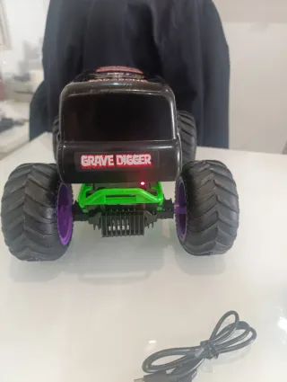 Coche teledirigido Grave Digger Monster Jam