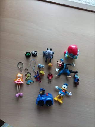 Lote de muñecos variados