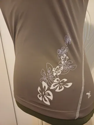 Top Salewa con fiori