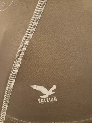 Top Salewa con fiori