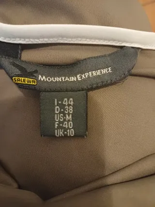 Top Salewa con fiori