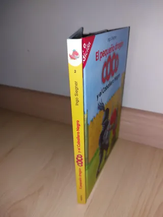 LIBRO - El pequeño dragón Coco y caballero negro