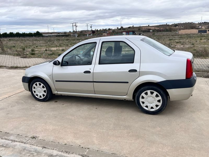 Dacia Logan 2006 - foto 1