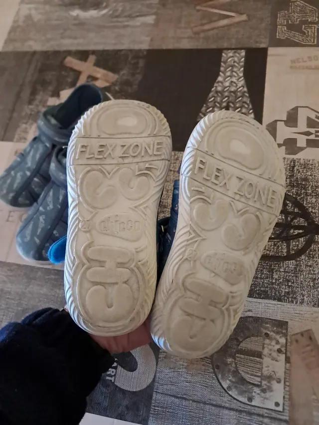 Lote 2 pares sandalias Chicco T27