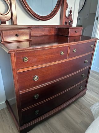 Cómoda de madera maciza con espejo