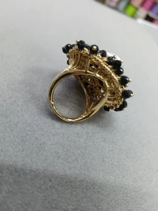 Anello con perla e pietre nere