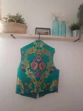 Chaleco de fallero bordado oro y turquesa