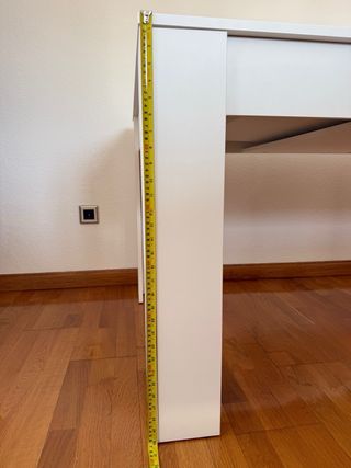 Mesa de comedor blanca de madera