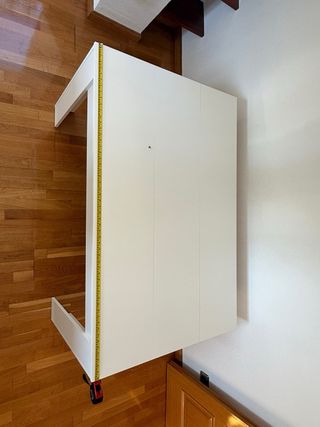 Mesa de comedor blanca de madera