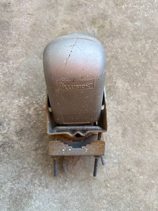 Soporte mástil Satélite Illusion