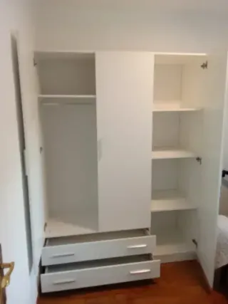 Armario blanco 3 puertas y 2 cajones