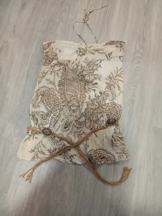 Blusa beige y marrón con estampado