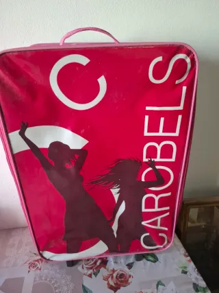 Lote de juguetes: Pikachu, muñeca, pulpo