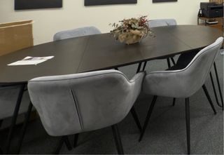 Mesa de reuniones o comedor