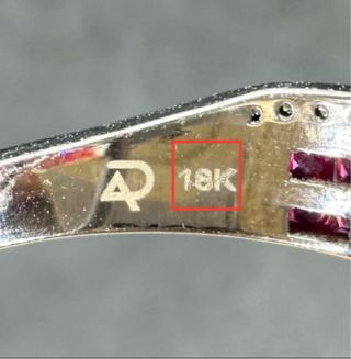 Anillo Oro 18K Diamante Pera y Rubíes