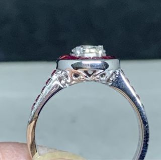 Anillo Oro 18K Diamante Pera y Rubíes