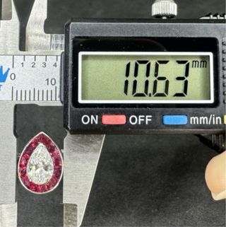 Anillo Oro 18K Diamante Pera y Rubíes