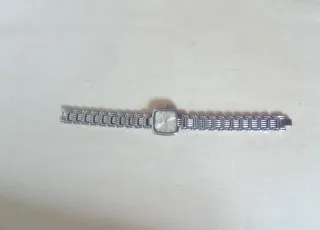 Orologio da polso elegante nuovo