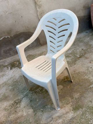 Silla de terraza o bar de plástico