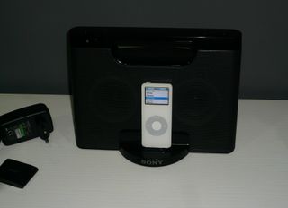 Altavoz Sony RDP-M7iP + Adaptador Bluetooth
