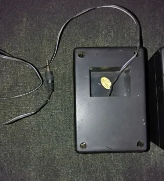 Coppia casse audio piccole nere non funzionanti