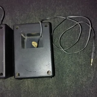 Coppia casse audio piccole nere non funzionanti