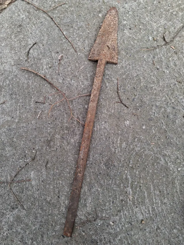 Arado antiguo de metal