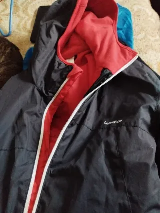 Abrigo Quechua Negro y Rojo