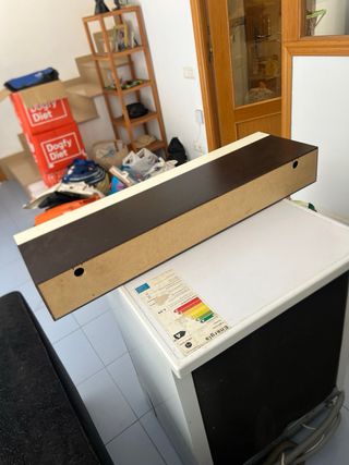 Mueble de entrada blanco y marrón