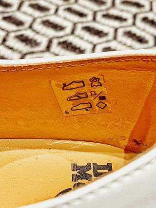 Dr. Martens Charol Blancos