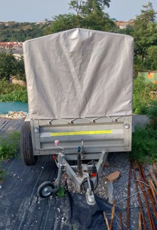 Cambio Remolque de carga por remolque caballo.