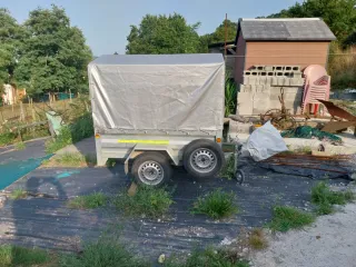 Cambio Remolque de carga por remolque caballo.