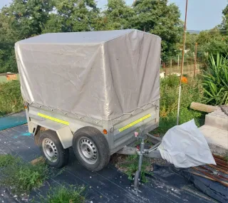 Cambio Remolque de carga por remolque caballo.