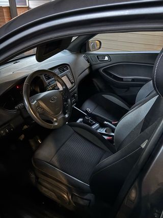 Hyundai i20 Plata. Elegant + Nav. 2017 - 125.000km