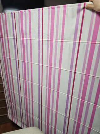 Cortina infantil rayas rosas