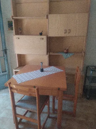 Mesa, 4 Sillas y Aparador