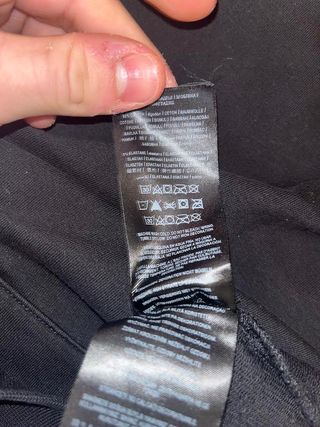 Sudadera GUESS Negra con Capucha