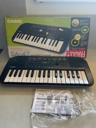 Teclado Casio SA-47 con funda.