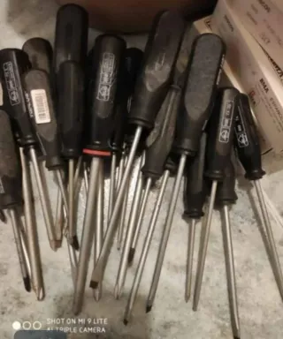 Lote herramientas: destornilladores, serrucho, reg