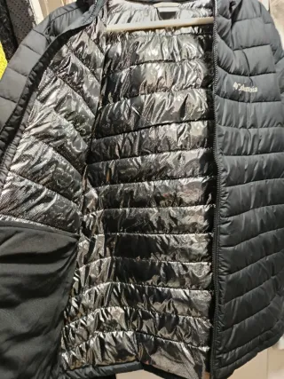 Chaqueta Columbia Negra con Capucha