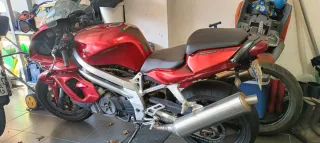 Aprilia SL 1000 Falco Roja Vendo o Cambio
