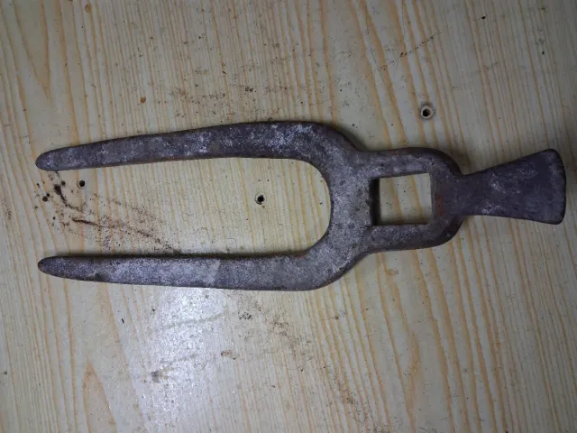 Varias herramientas antiguas de metal