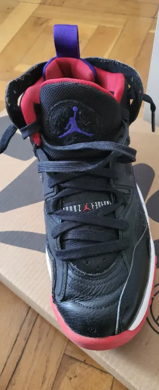 Zapatillas niño negras y rojas